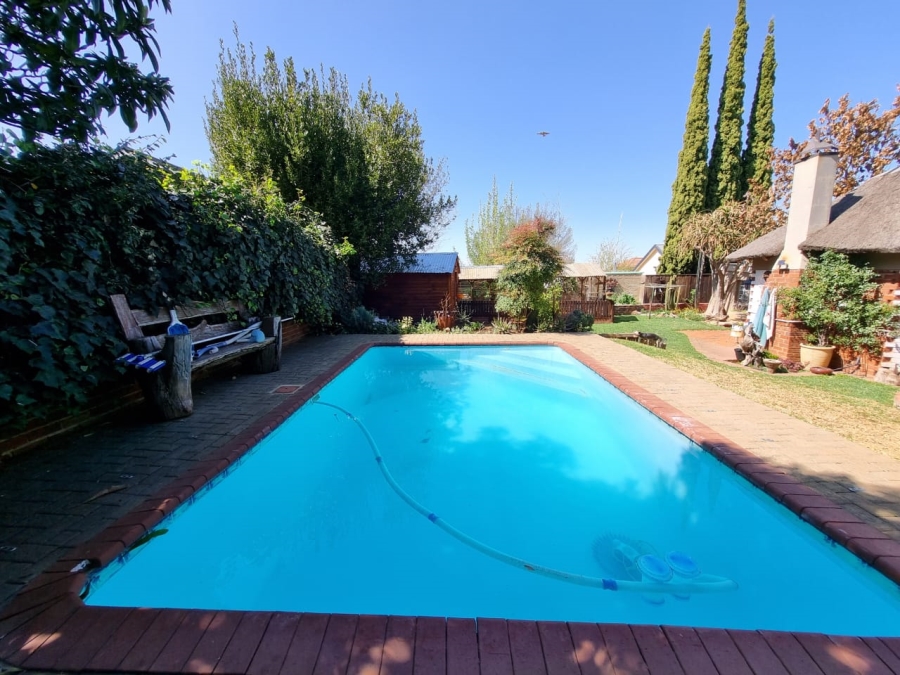 5 Bedroom Property for Sale in Generaal De Wet Free State